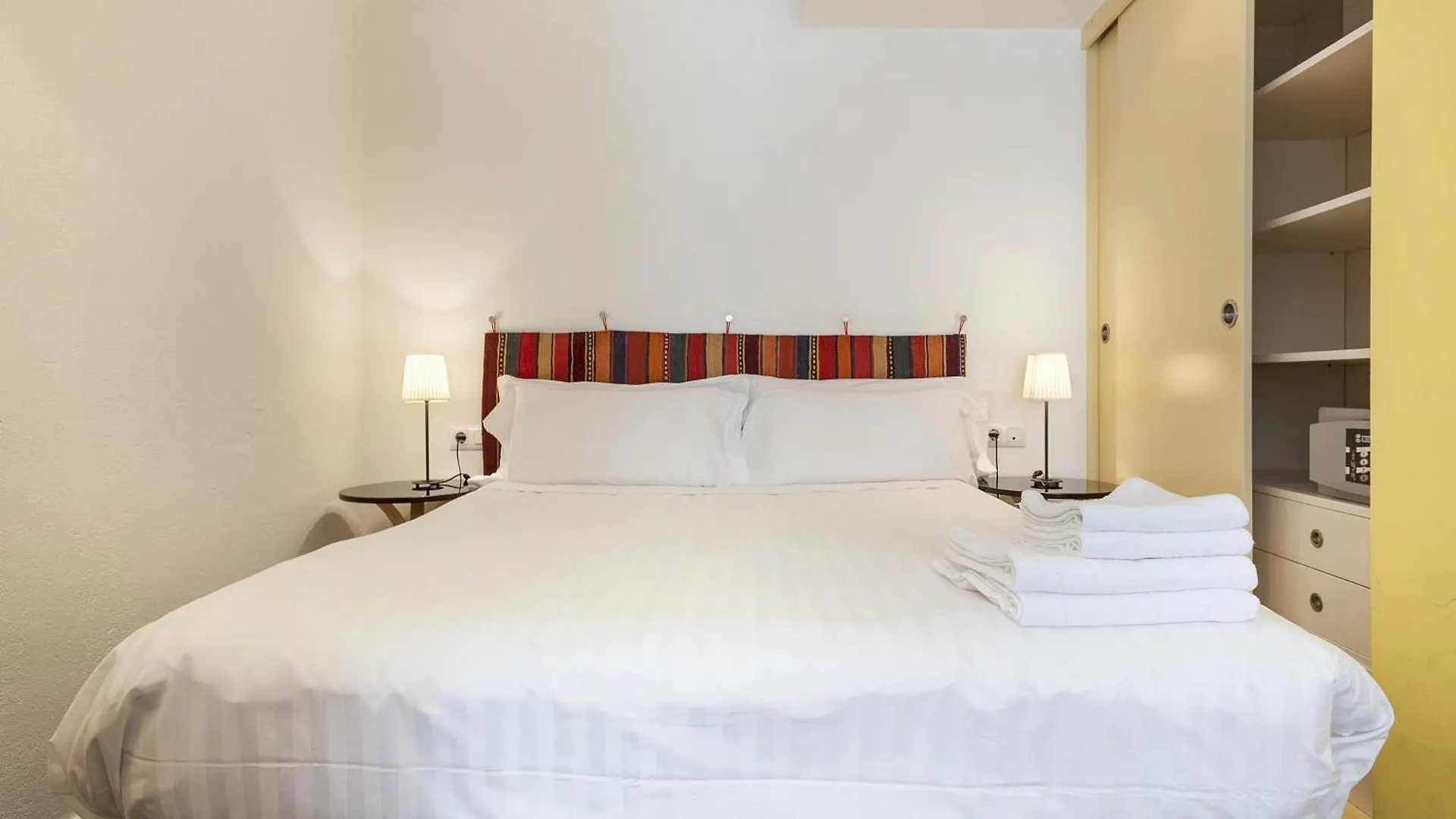 Inside Barcelona Apartments Esparteria Испания